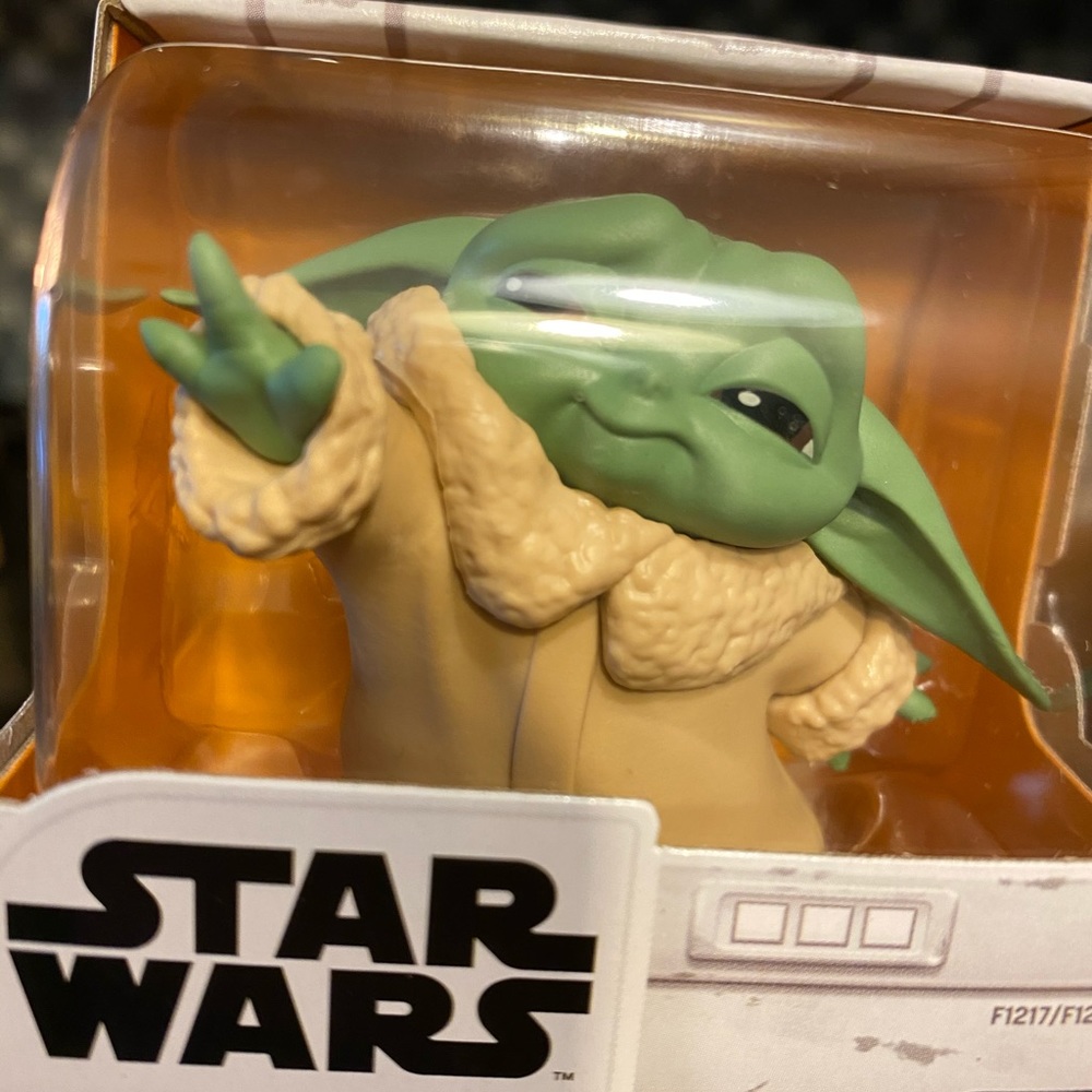 STAR WARS THE BABY YODA BOUNTY COLLECTION